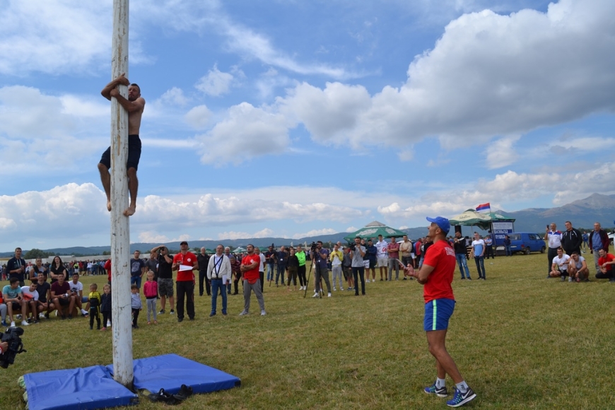 НА БРАТАЧКОМ ЛУГУ ПОЧЕЛА ВИТЕШКА НАДМЕТАЊА